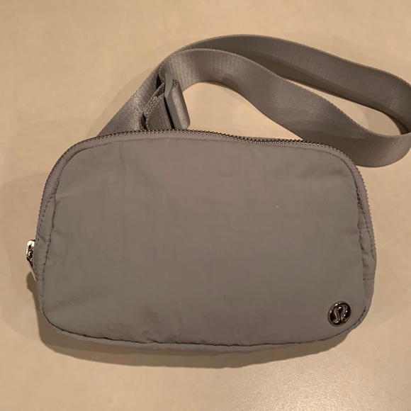 lululemon athletica Handbags - Lululemon Everywhere Belt Bag, gray